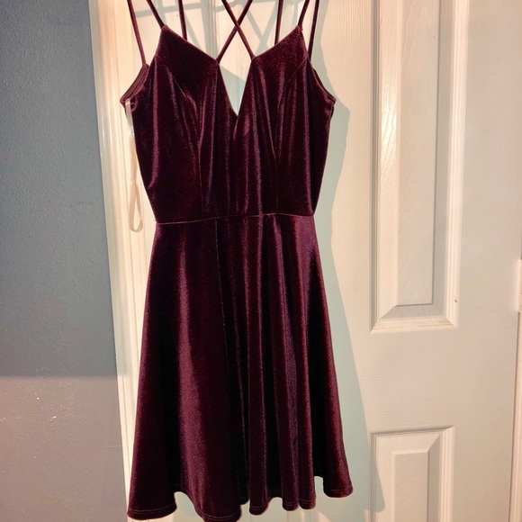 Windsor Burgundy Dress 💗 - Picture 4 of 8